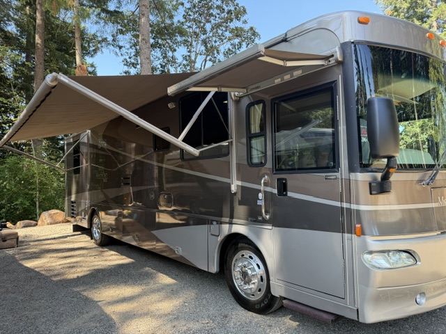 2005 Winnebago Meridian featured photo