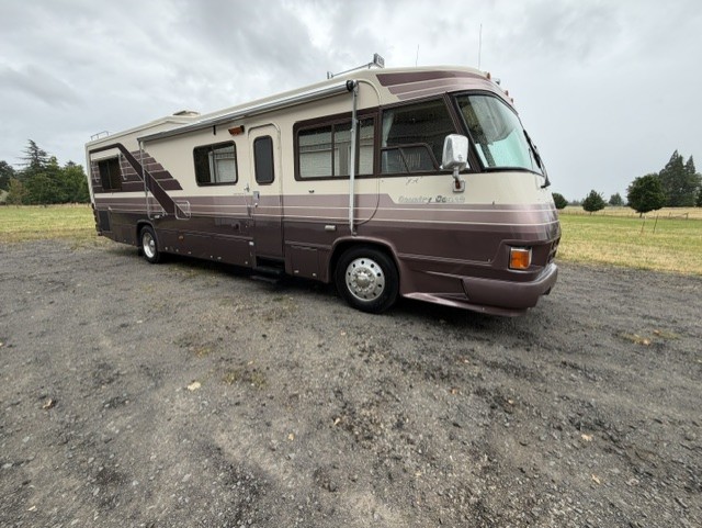 1990 Country Coach 38 featured photo